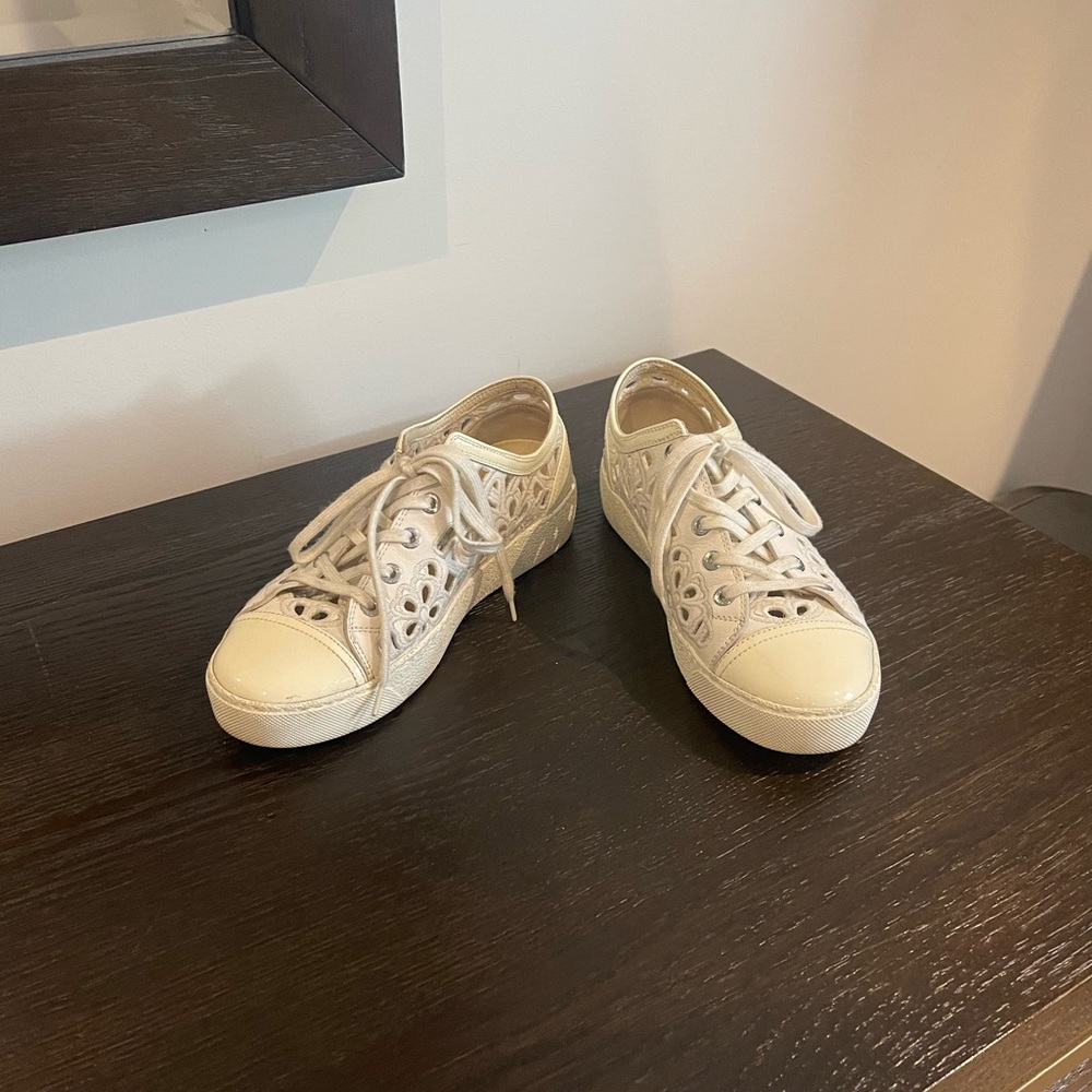 CHANEL Sneakers